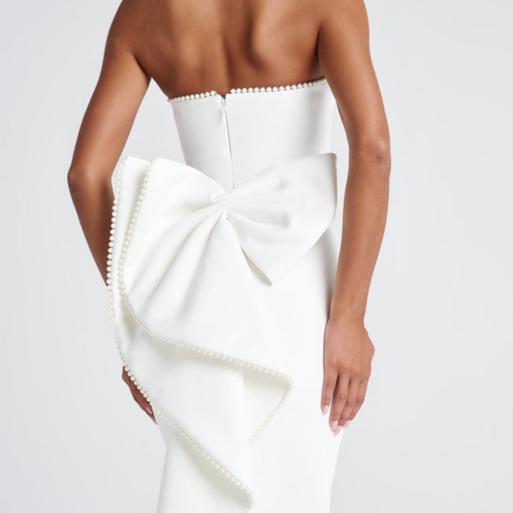 Elegant White Maxi Dress